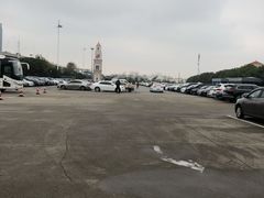 -奥特莱斯停车场