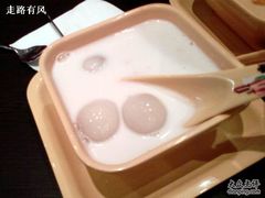 生磨杏仁茶汤丸-满记甜品(王府井北京市百货大楼店)