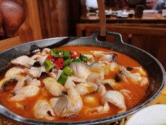 -老滇山寨•云南特色菜•地方菜•民族风情歌舞表演(金碧店)