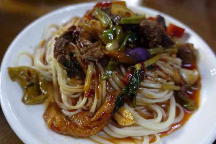 依孜哈尔茄子拉面馆-"出租车司机鼎力推荐的茄子拉面馆."直接跟..."-