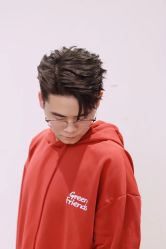 -一家只做男发烫染的店