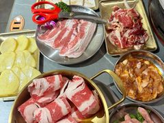 -围炉肉舍•炭烤活鳗•丹东海鲜烤肉(步行街店)