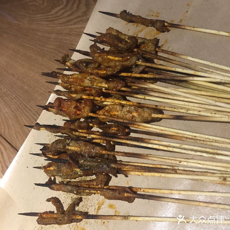 烧烤我们强烈推荐烤猪蹄和烤茄子