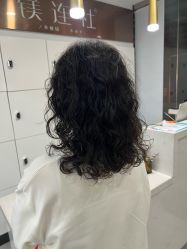 -镁连社·美联社