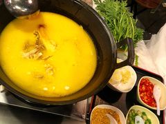 -鲜入围煮花胶鸡海鲜火锅