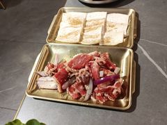 厚切黑猪五花-围炉肉舍•炭烤活鳗•丹东海鲜烤肉(步行街店)