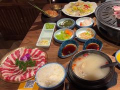 -明洞阿姨·韩式酱蟹烤肉·创意料理(三元桥店)