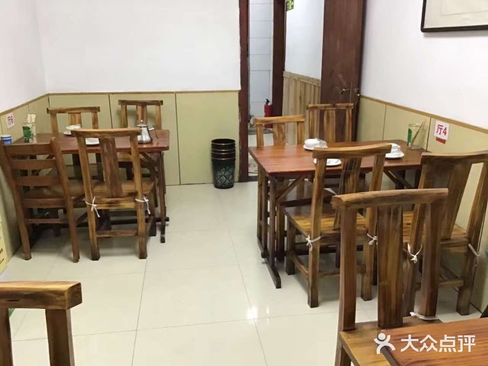 天伦海鲜·老味道·青岛菜(栈桥天主教堂店)大堂图片