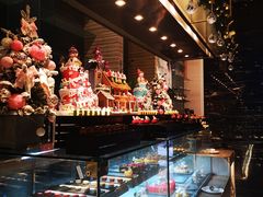面包甜点陈列柜-富力希尔顿酒店·地阔自助餐厅