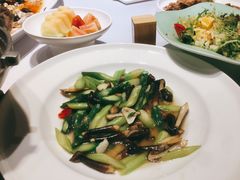 鸡枞菌炒芦笋-宴小馆·小海鲜青岛菜(五四广场店)