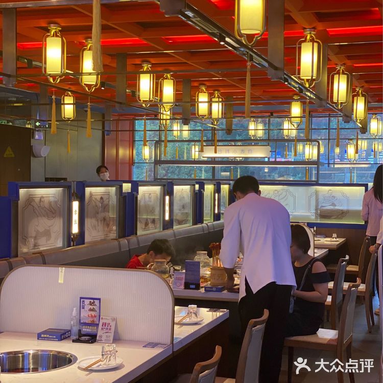 最高排队时长16小时｜周师兄重庆火锅杀到人民广场啦