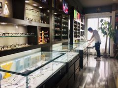 -视野联行眼镜蔡司·依视路官方授权店(顺城店)