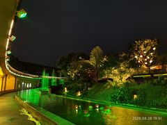 -茅草房·河畔园林火锅