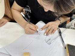 -小乐化妆美甲半永久培训学校