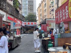 -官亭路小吃一条巷