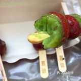 来王府井逛街必买的夹心冰糖葫芦！