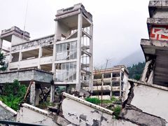 -四川汶川特大地震漩口中学遗址