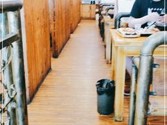 大堂-老东镇啤酒屋海鲜加工·蒸汽海鲜·海鲜烧烤(台东店)