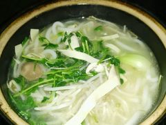 -丽虹云南过桥米线(兴工街店)