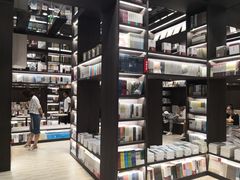 -钟书阁(群光广场店)