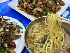 -超越海鲜屋(飞龙物业店)
