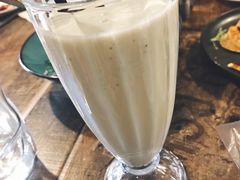 香蕉牛油果奶昔-HIGH FIVE哈福手工汉堡(桂林路店)