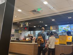 -麦当劳(上海虹桥站30B检票口楼上)
