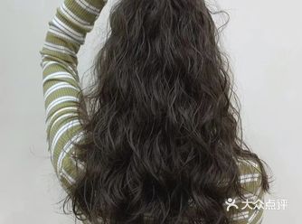 复古港风烫发。超级显发量。适合发量少