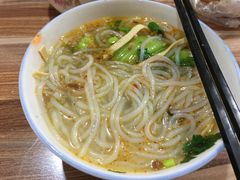 三鲜米线-老字号杨坡红油米线腊汁肉夹馍(东四道巷店)
