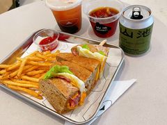 牛肉芝士三明治（*配薯條）-SAANCI山池咖啡(海上世界文化艺术中心店)