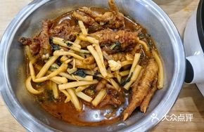 Stir-fried Chicken Feet with Sour Bamboo Shoots