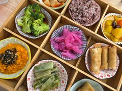九宫格（盲盒）-轻蔬不用等·素食(江苏路店)