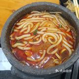 等了没五分钟就上餐了。他家的丸子砂锅不错