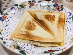 芝士吞拿鱼夹饼-喜莲咖啡