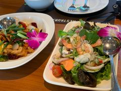 -Chom Cafe and Restaurant