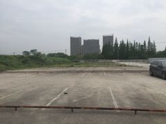 -奥特莱斯停车场