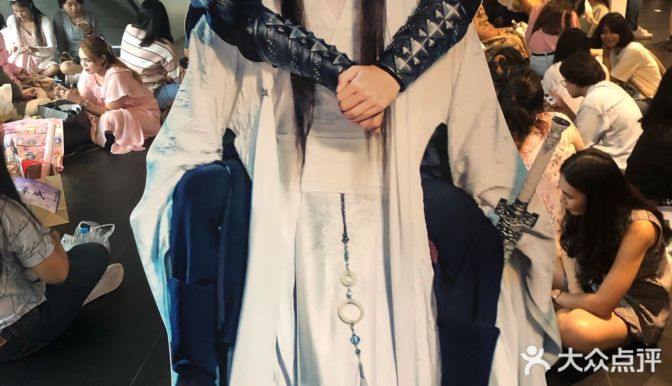 场馆里的陈情令专题布置很漂亮。重点是肖战和王一博真帅气