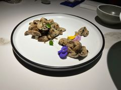 橄榄菜拌草菇-麻六记(新天地店)