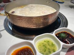 -洪氏嗨捞·广东猪肚鸡·椰子鸡火锅(西咸万象城店)