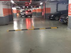 -绿地缤纷城-停车场