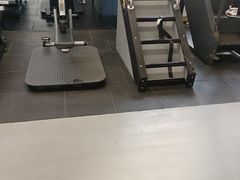 -岩顶健身(玄武店)