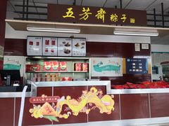 -临港服务区·停车场