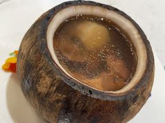 椰子八宝鸡汤-闻见中国海南菜(K11店)