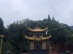 -峨眉山报国寺