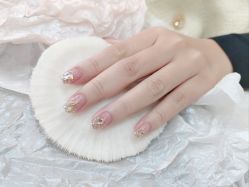 -灰姑娘美甲美睫馆