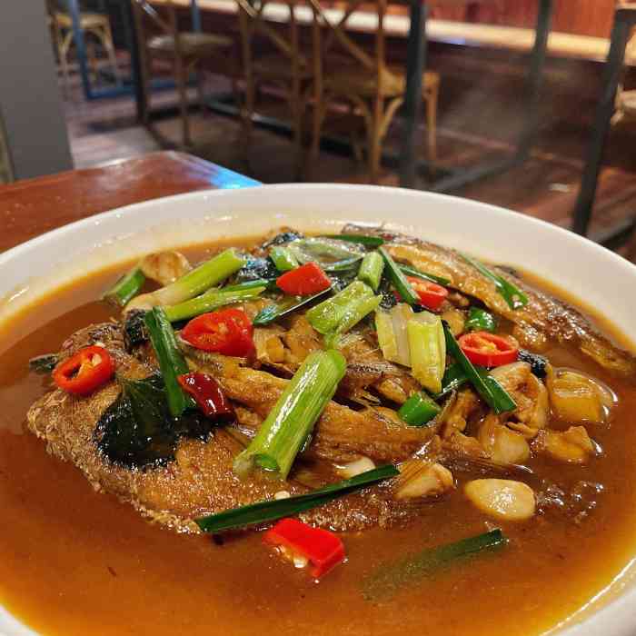 春田花花(瓶窑店)-"很有名的春天花花,二楼有一面墙 上面都是.