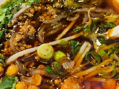 杂酱酸辣粉-荀记肉夹馍(三八家乐福店)