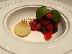 香脂醋腌渍草莓柠檬海绵蛋糕-北京金融街丽思卡尔顿酒店·意味轩 Cepe