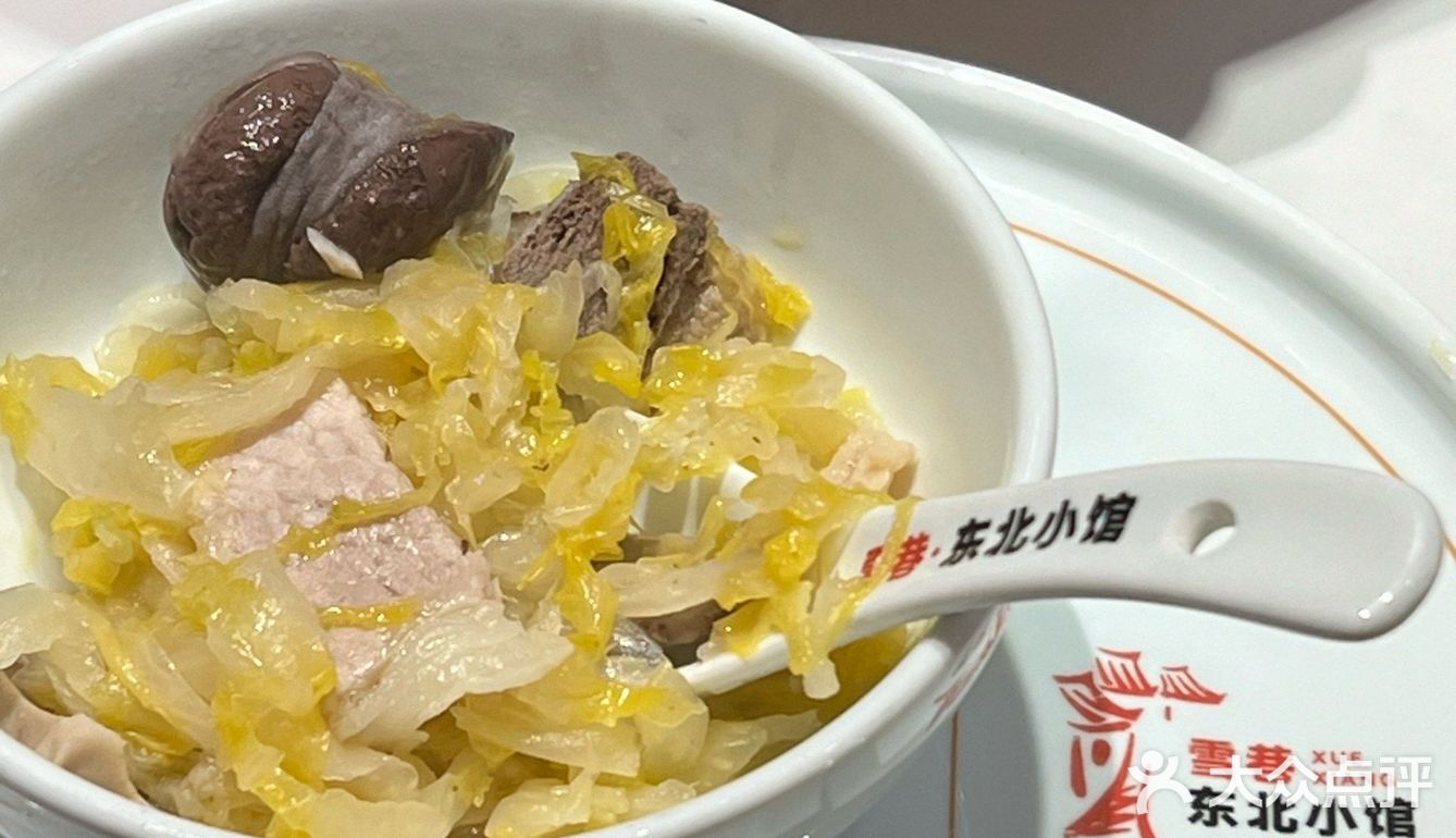 酸香浸透五花肉和血肠，汤汁浓醇不腻。雪衣豆沙果然惊艳