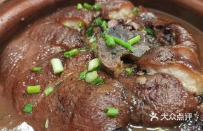 Round Pig Trotter